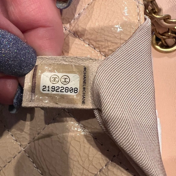 ❤️‍🔥CHANEL ❤️‍🔥QUILTED CRINKLED PATENT LEATHER CLASSIC JUMBO SINGLE FLAP BAG - Picture 13 of 15